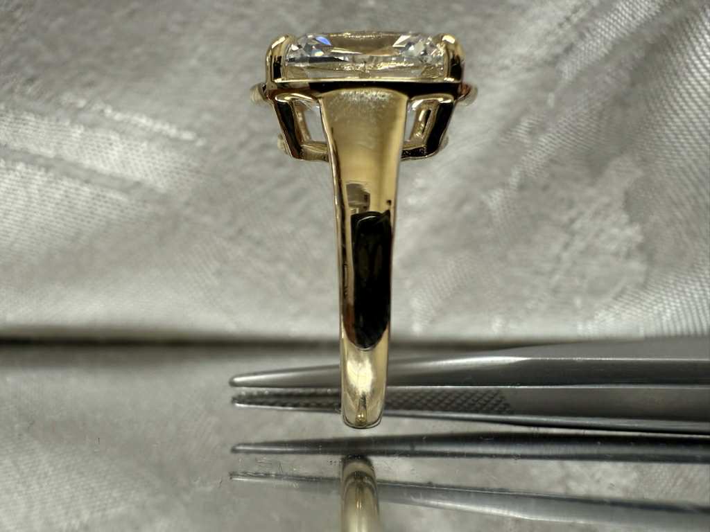 Antique Cushion: 4.85 E VVS2 14ky