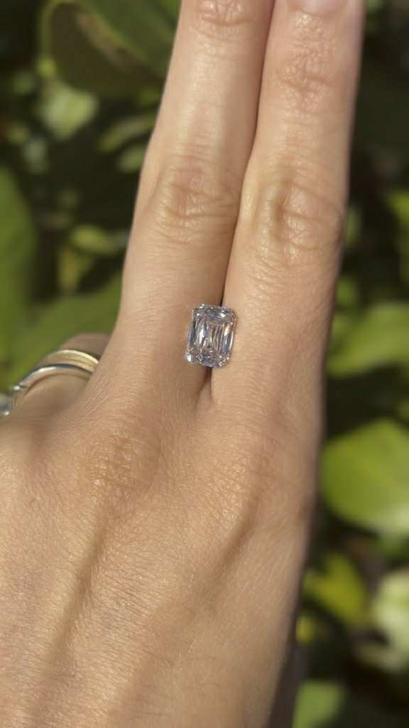 Crisscut: 3.02 E VVS2