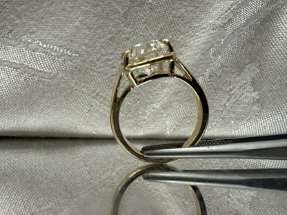 Antique Cushion: 4.85 E VVS2 14ky