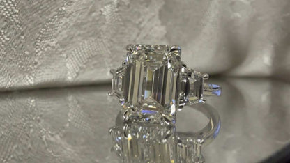 Emerald 3 Stone Ring: 4.92 F VS1 14kw