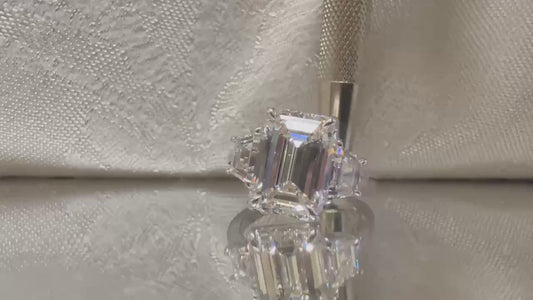 Emerald 3 Stone Ring: 4.92 F VS1 14kw